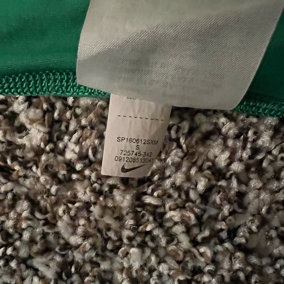 Nike Pro green tight stretch shirt - Picture 4 of 5